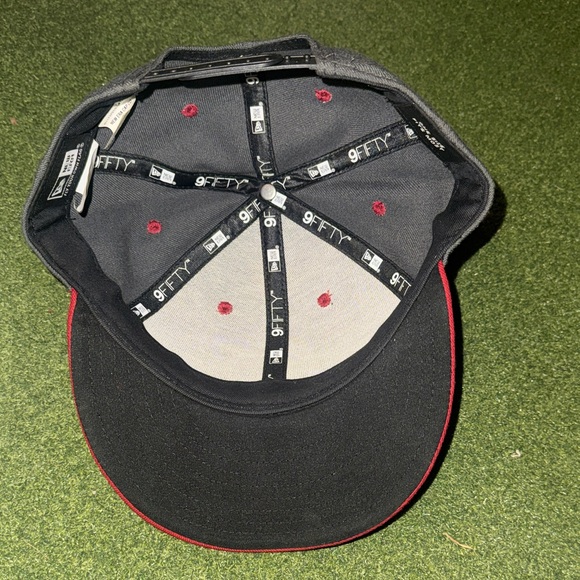 TaylorMade Dark Blue and Burgundy Cap - Picture 5 of 7